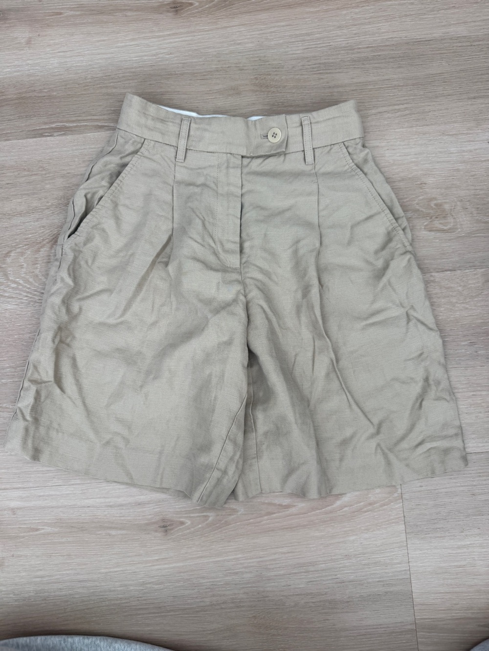 Wilfred Beige High-Waist Linen Bermuda Shorts
